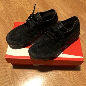 Air vapor max triple black